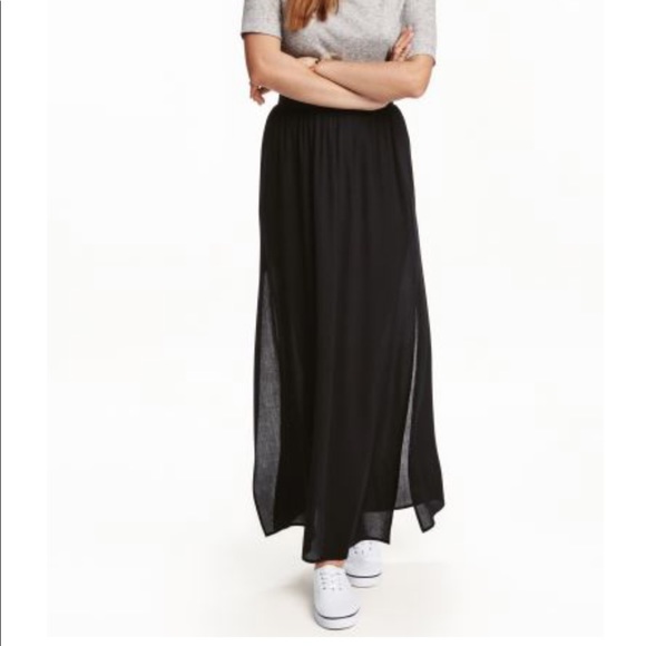 H&M Black chiffon Maxi Skirt with side slit - Picture 3 of 6